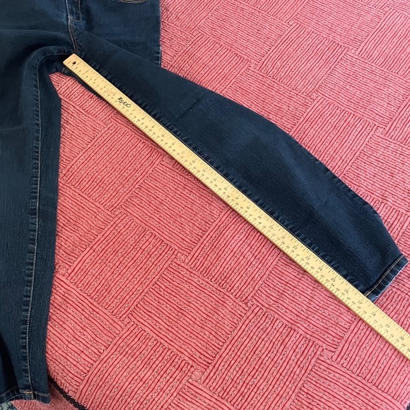 Anne Klein size 6 women’s Blue Straight Leg Jeans in Classic Indigo denim - Picture 12 of 16